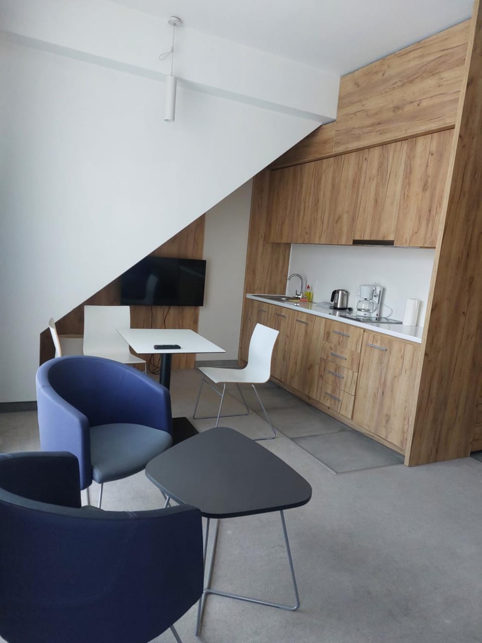 TV and multimedia, Kitchen or kitchenette, Living room, Seating area, Dining area