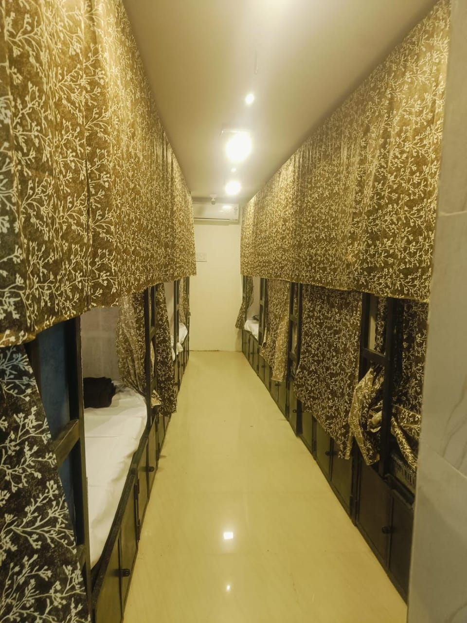 Farhan DORMITORY Capsule hotel in Mumbai