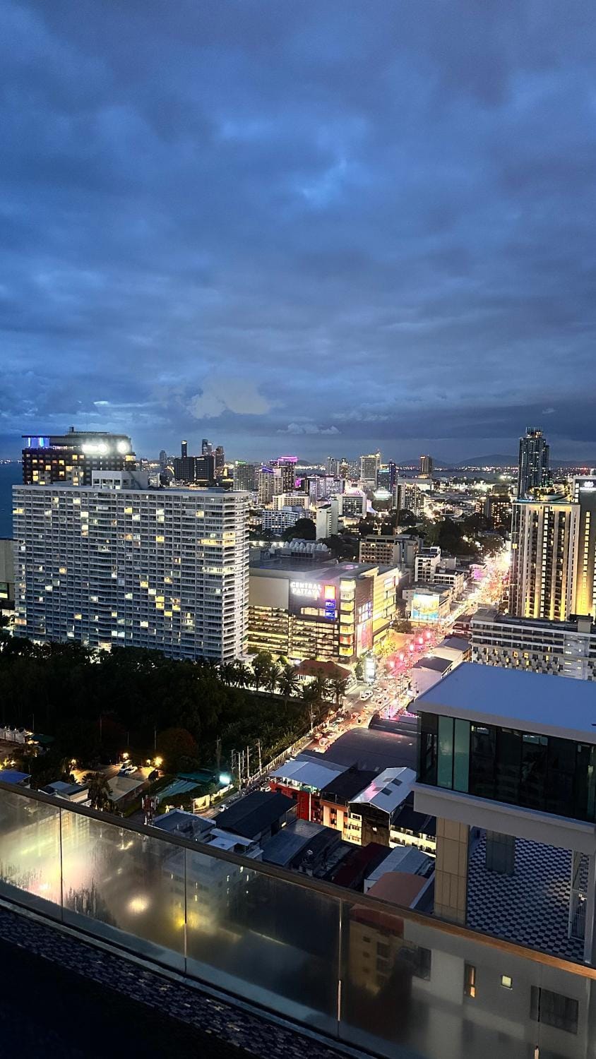 The base condo high floor and seaview Apartment in Pattaya City