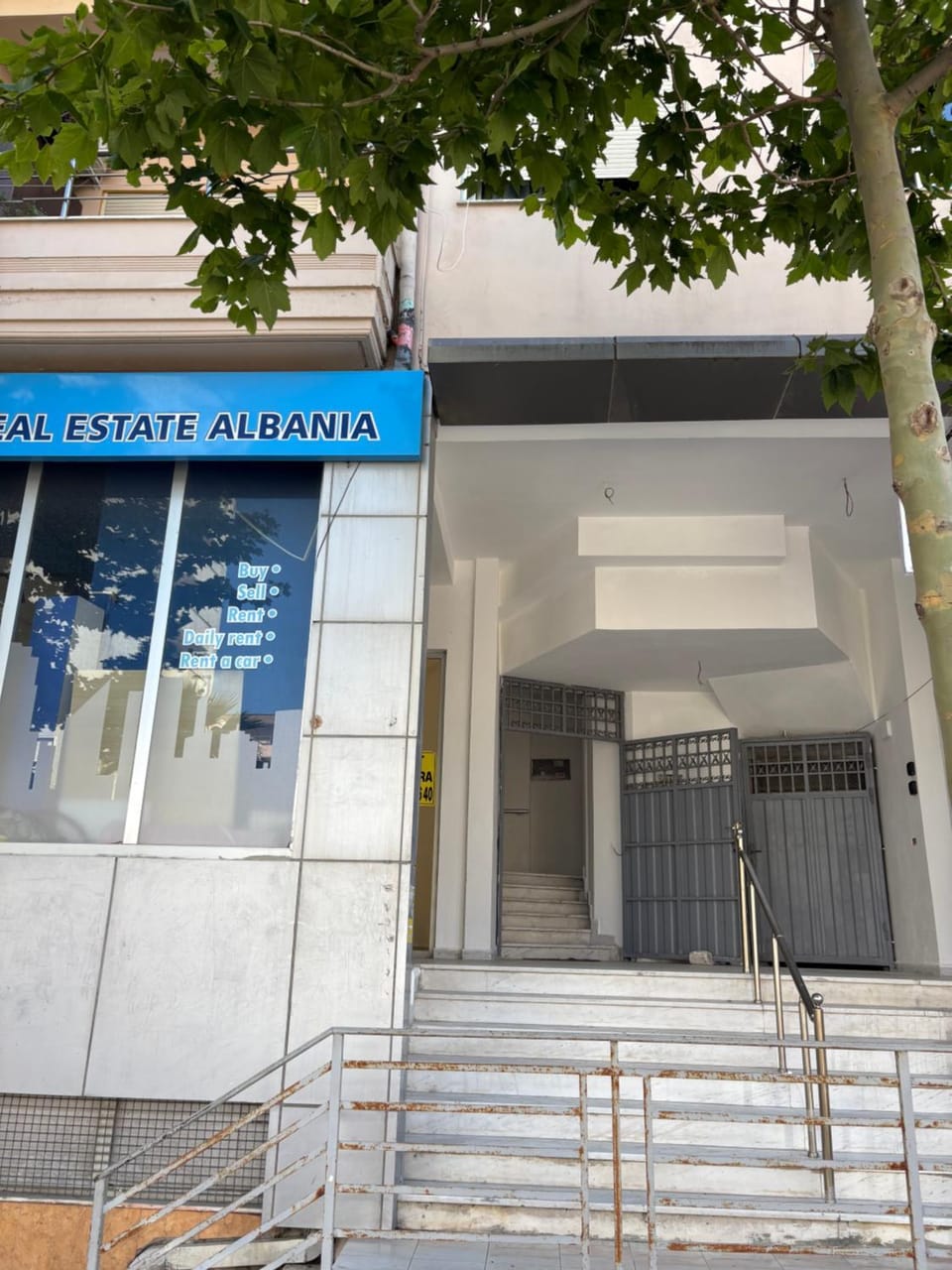 Facade/entrance