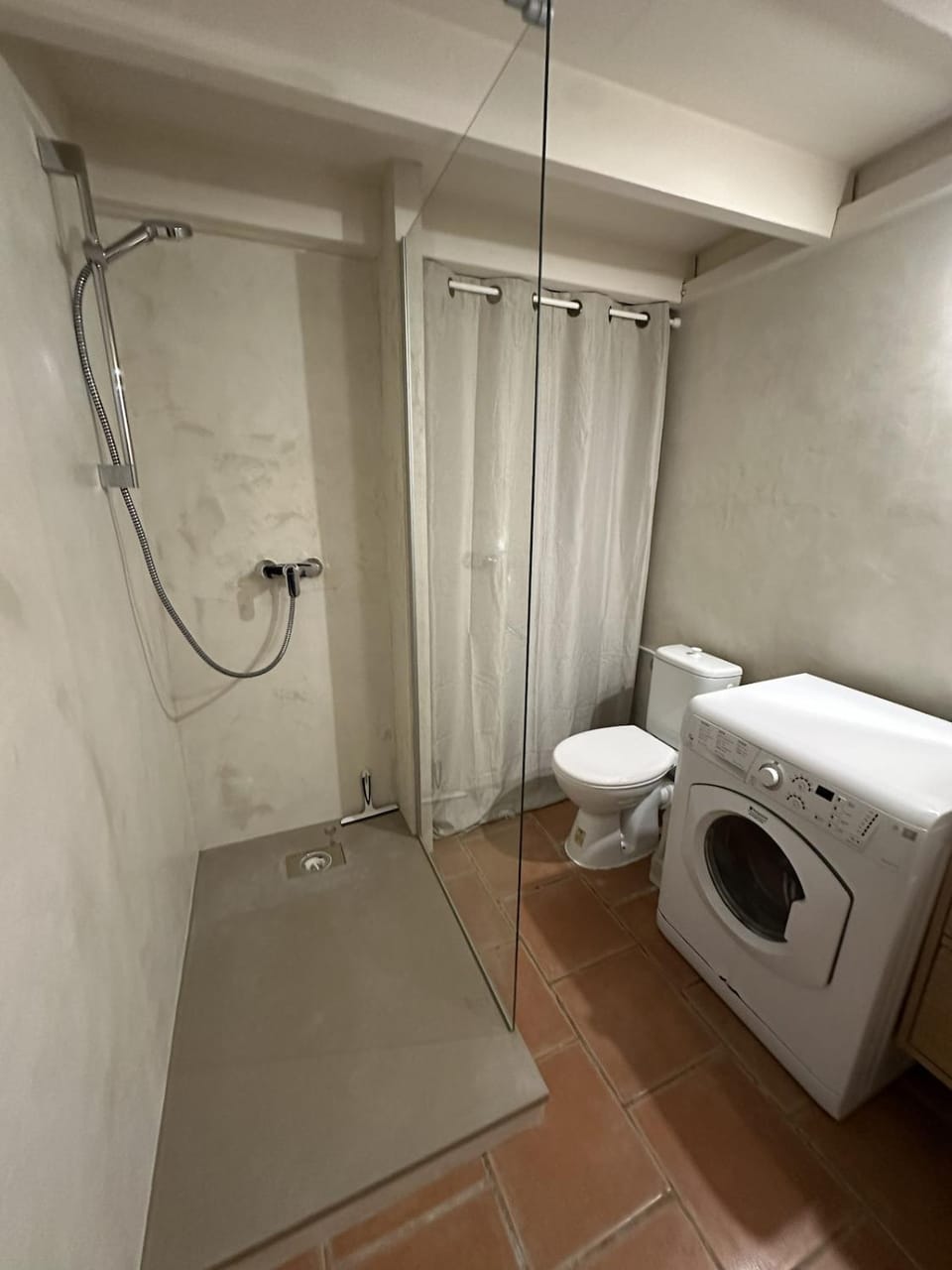 Bathroom, washing machine