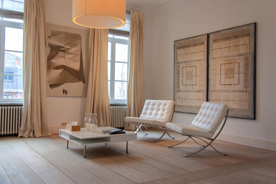 Seating area, internet