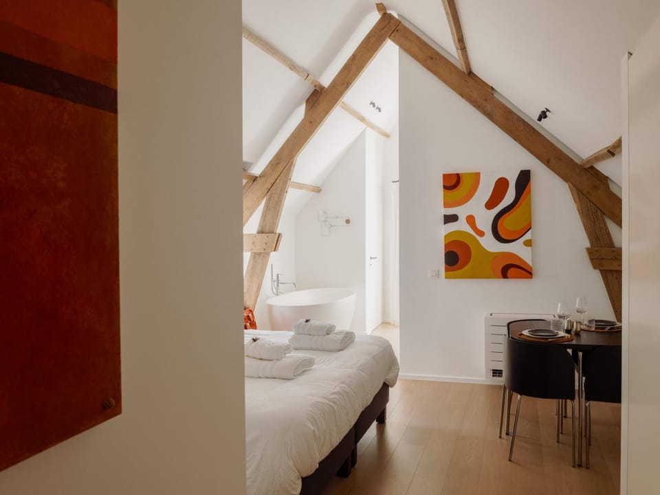 Bed, Dining area, Bedroom, Bath