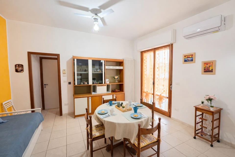 Living room, Dining area, kitchen