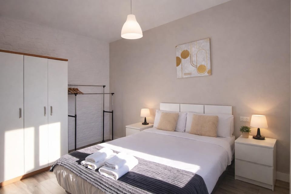 Bed, Bedroom, towels, wardrobe