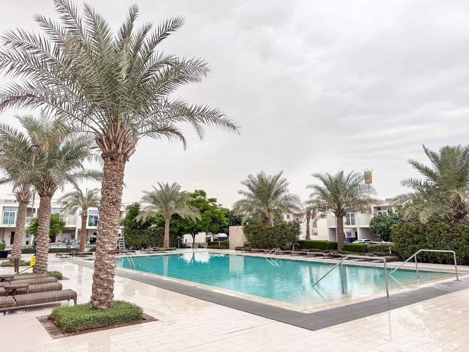 Day, Pool view, Swimming pool, sunbed
