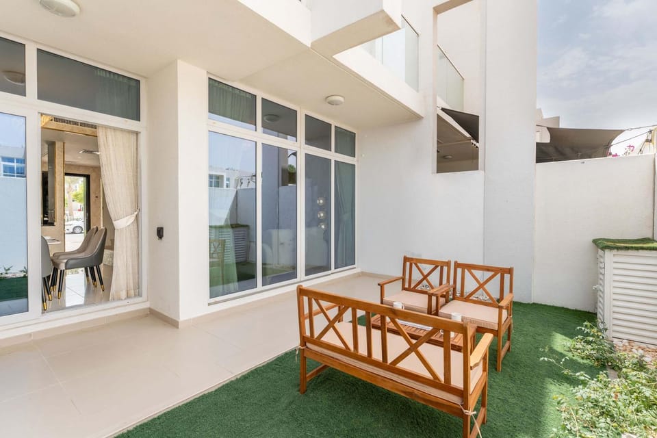 Patio, Day, Seating area