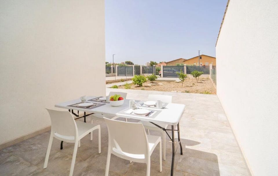 Di fronte al faro House in Sicily