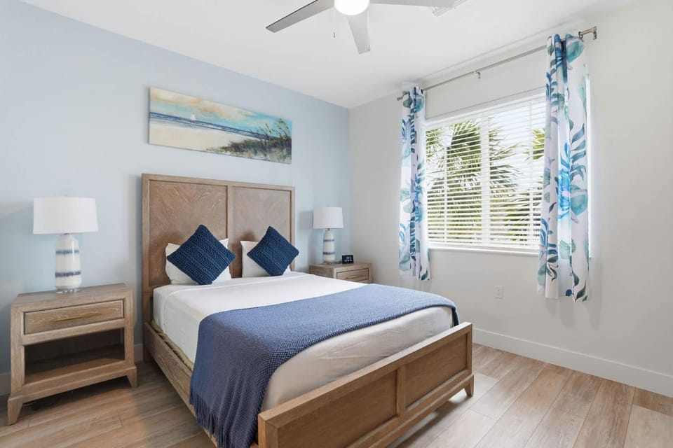 1226 - Updated -Sleeps 6 - Close to Pool and Gym House in Lely Resort