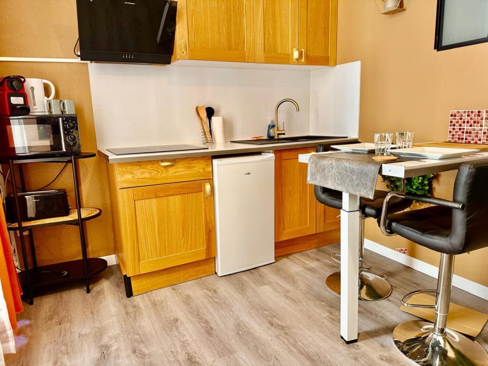 Kitchen or kitchenette, stove