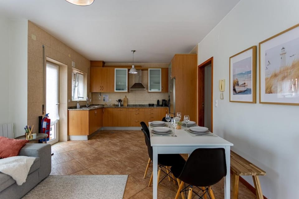 Kitchen or kitchenette, Dining area, stove