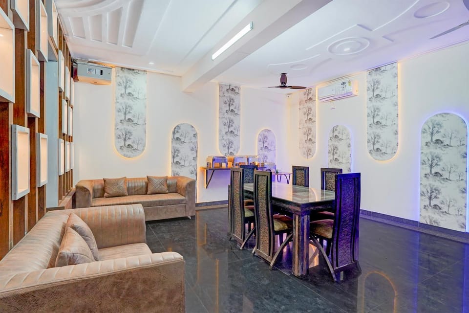 Seating area, Dining area
