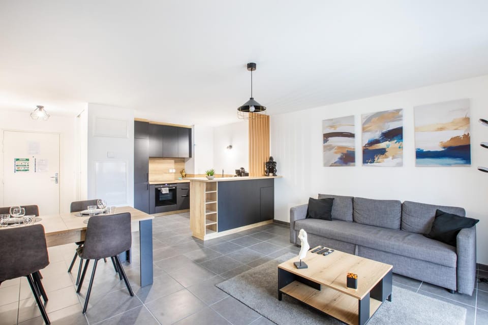 Kitchen or kitchenette, Living room, stove