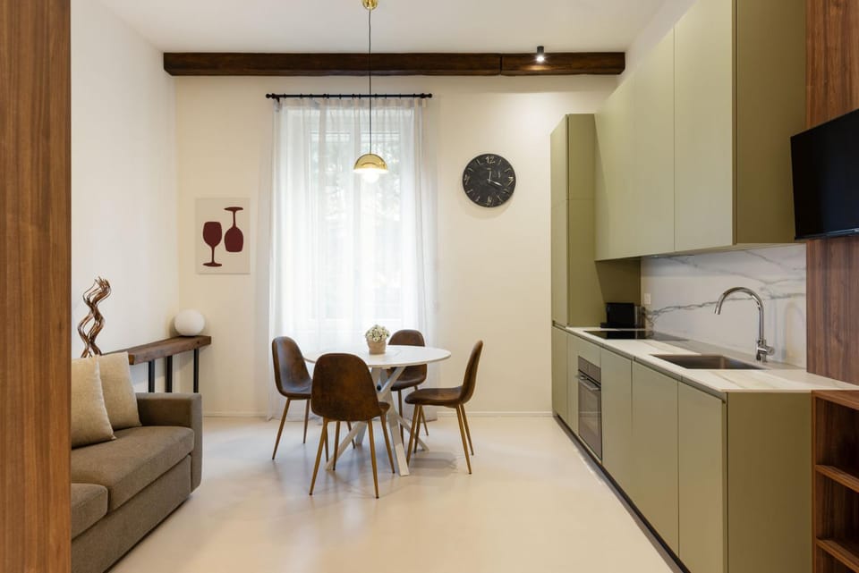 TV and multimedia, Kitchen or kitchenette, Living room, Seating area, Dining area, oven, stove