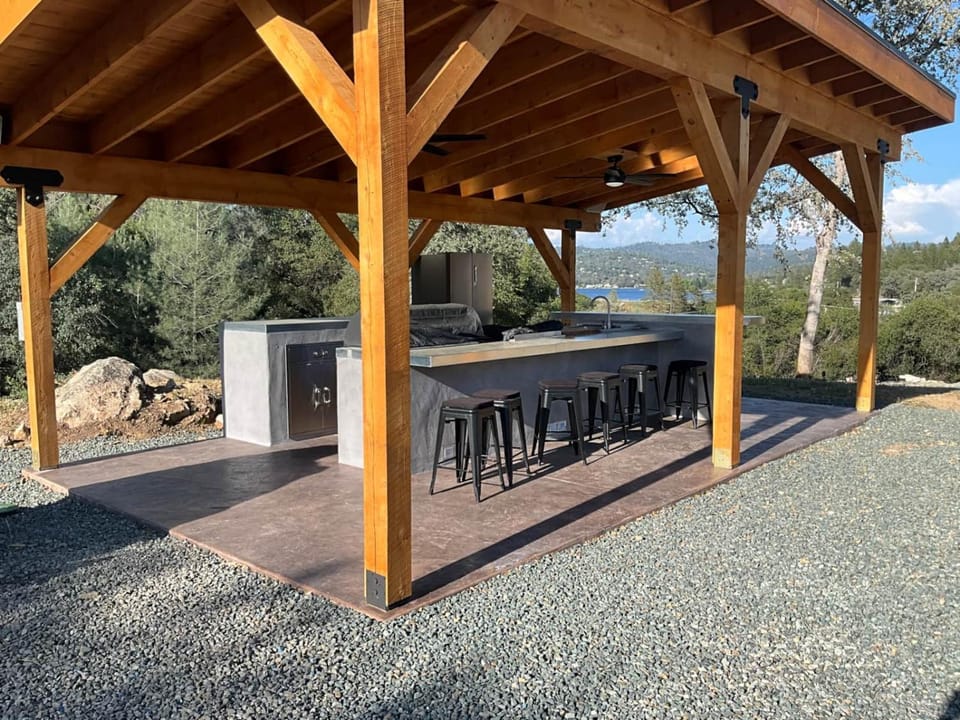Moonshadow Flat Glamping - Onyx Tent Campground/ 
RV Resort in Sierra Nevada
