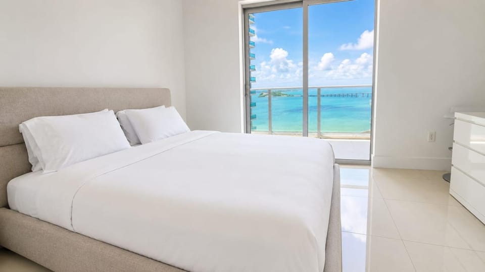 Bed, Balcony/Terrace, Bedroom, Sea view
