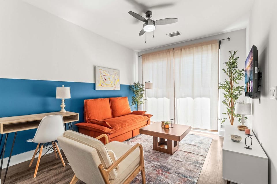 Virelli Apartments Upscale King Suite in the Heart of Orlando w Pool Apartment in Orlando