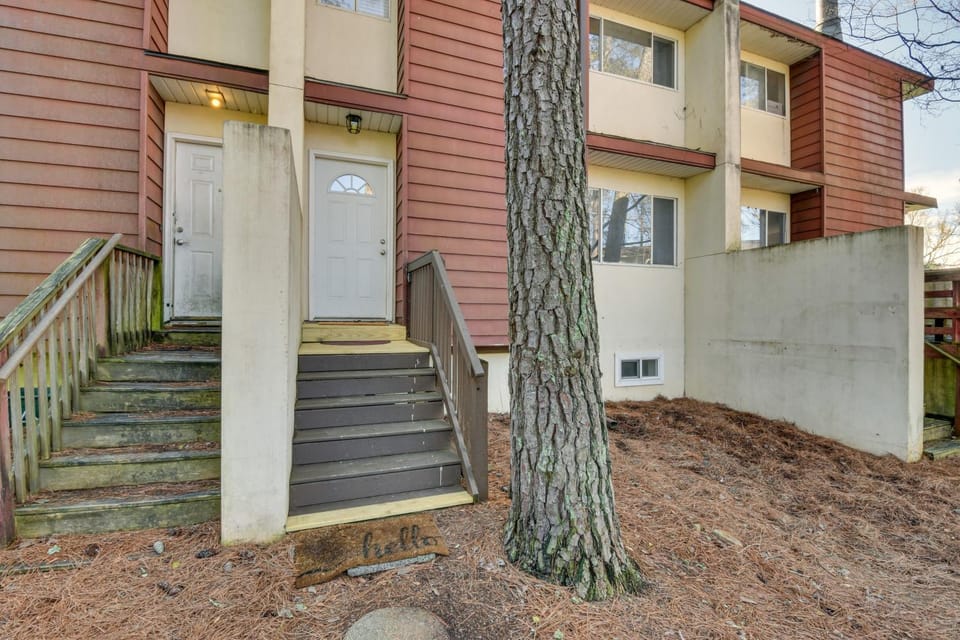 Tiger Town Getaway: 2 Mi to Downtown & Campus! House in Clemson