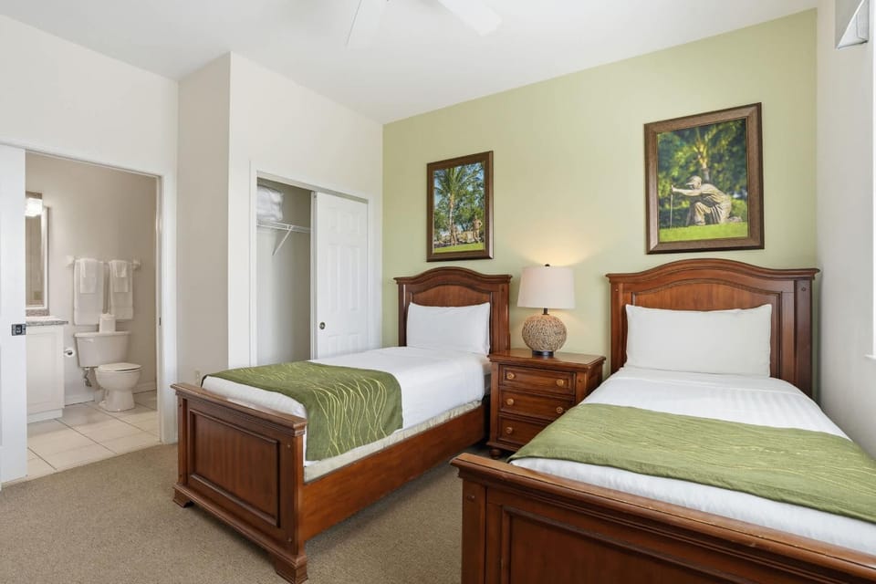 #1223 - Sleeps 6 - Lake and Landscape View House in Lely Resort
