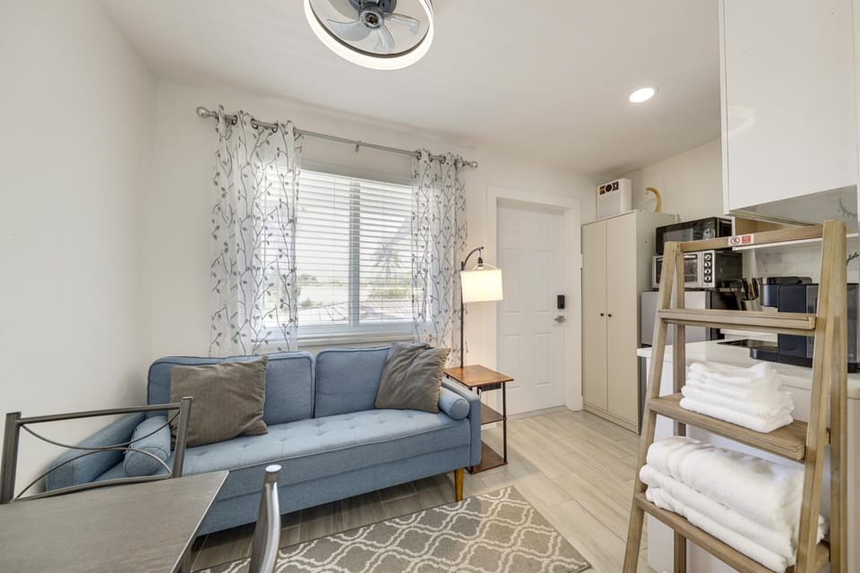 Dog-Friendly Unit w/ Pool Access in Pompano Beach! Apartment in Pompano Beach