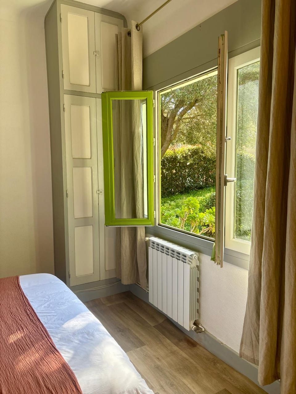 Bedroom, Garden view