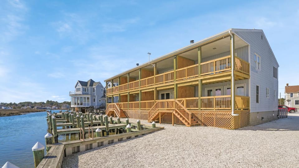 Channel Winds - Waterfront Bliss & Lighthouse Views! House in Chincoteague Island