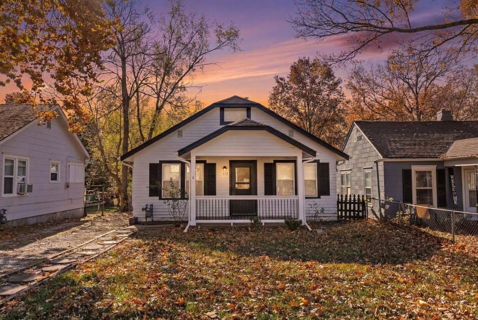 Waldo Craftsman - Fenced yard Walkable to dining House in Kansas City