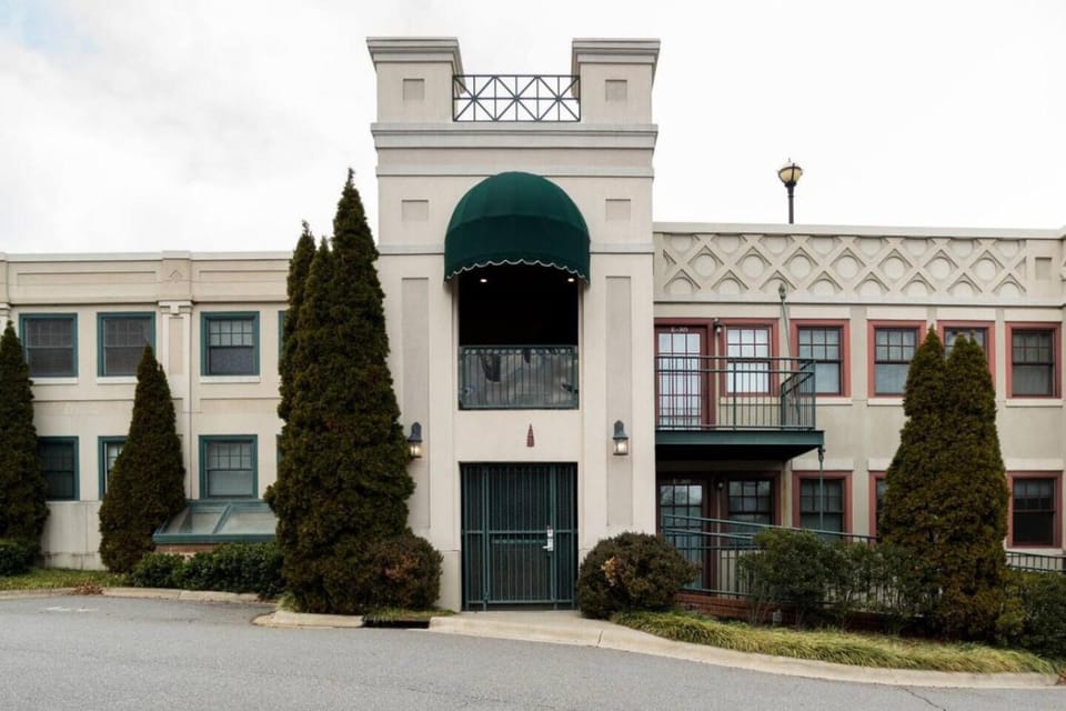 The Easy Spot Apartment in Historic Montford