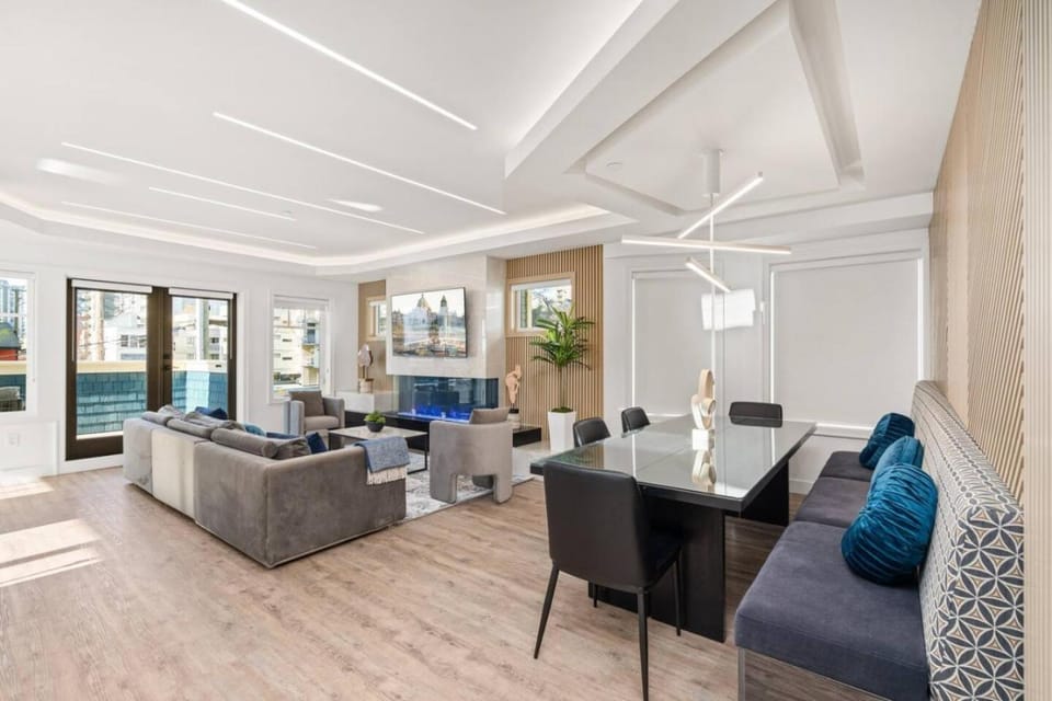 Rare find 2300sf 4BR Luxury Home Near Sunset Beach House in Vancouver