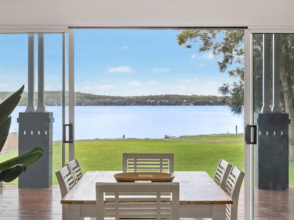 Dining area, Lake view