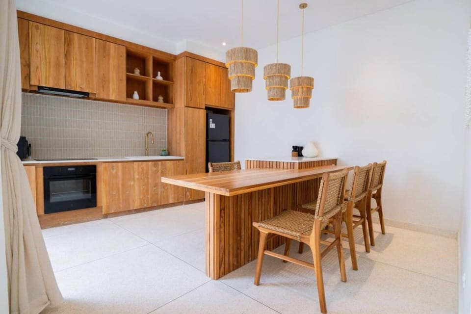 Kitchen or kitchenette, Dining area, oven, stove