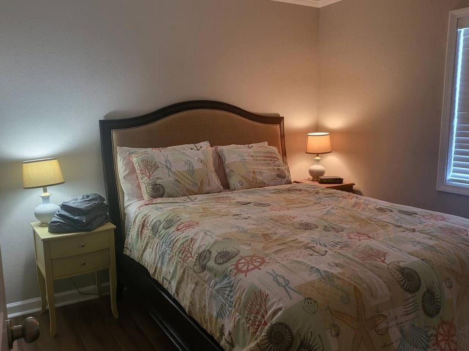 Shore To Please, 1st Floor Oceanfront Condo House in North Topsail Beach