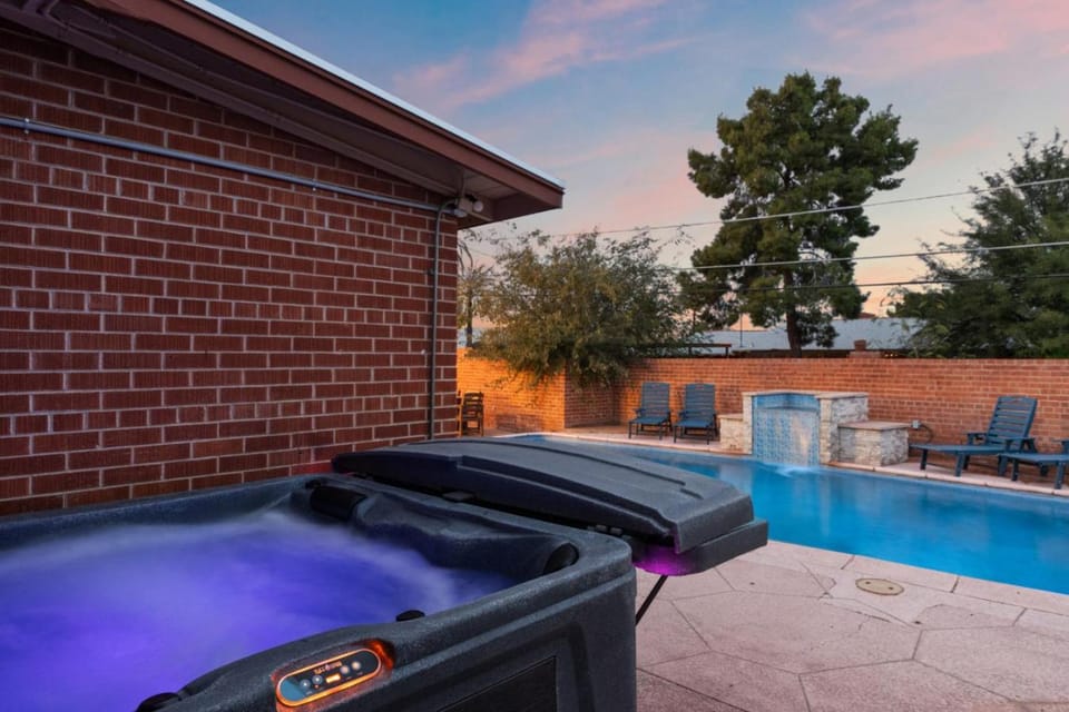 Sip and Swim Heated Pool Hot Tub Games Hosted By Relaxtay Villa in Tucson