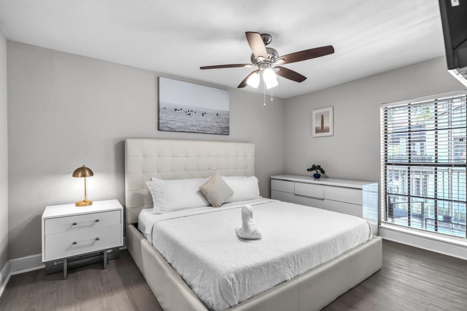 Cosatal 2BR Retreat with Pool 10mins from the Beach Apartment in Pompano Beach