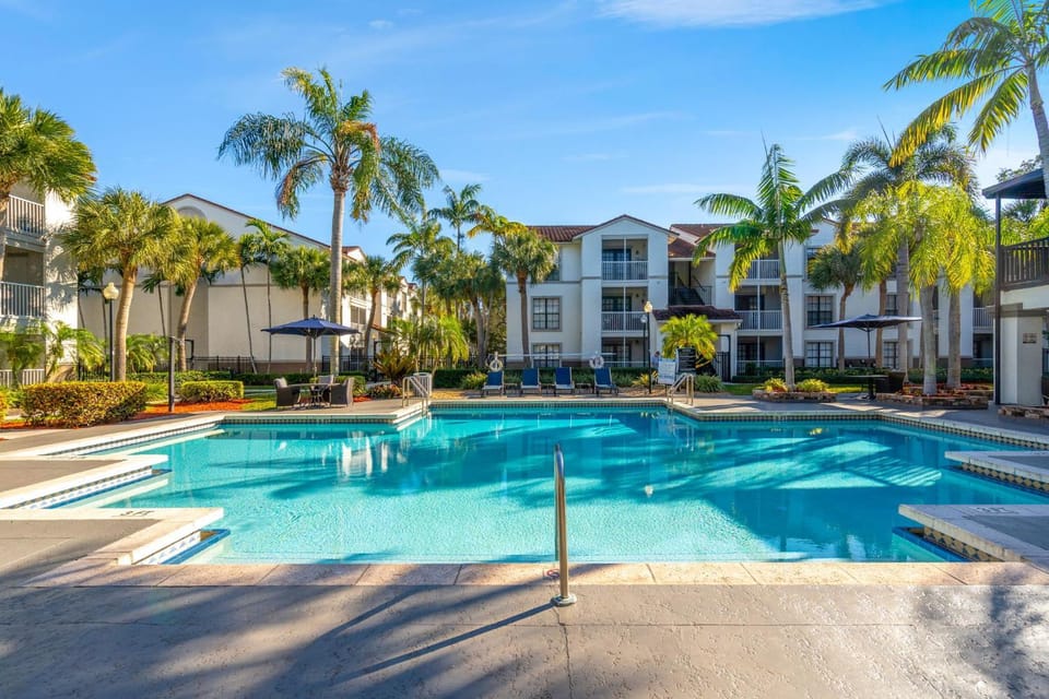 Cosatal 2BR Retreat with Pool 10mins from the Beach Apartment in Pompano Beach