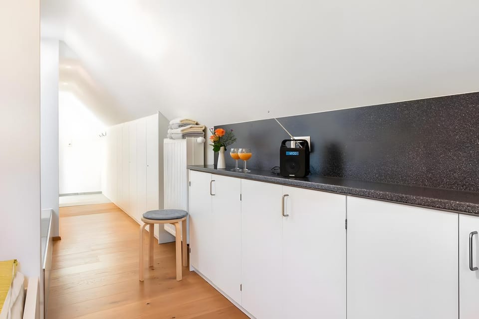 Kitchen or kitchenette, Living room