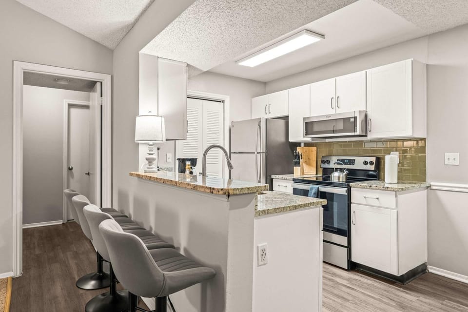 Solara Apartments Spacious 2BR Apartment Sleeps 6 Pet-Friendly Apartment in Orlando
