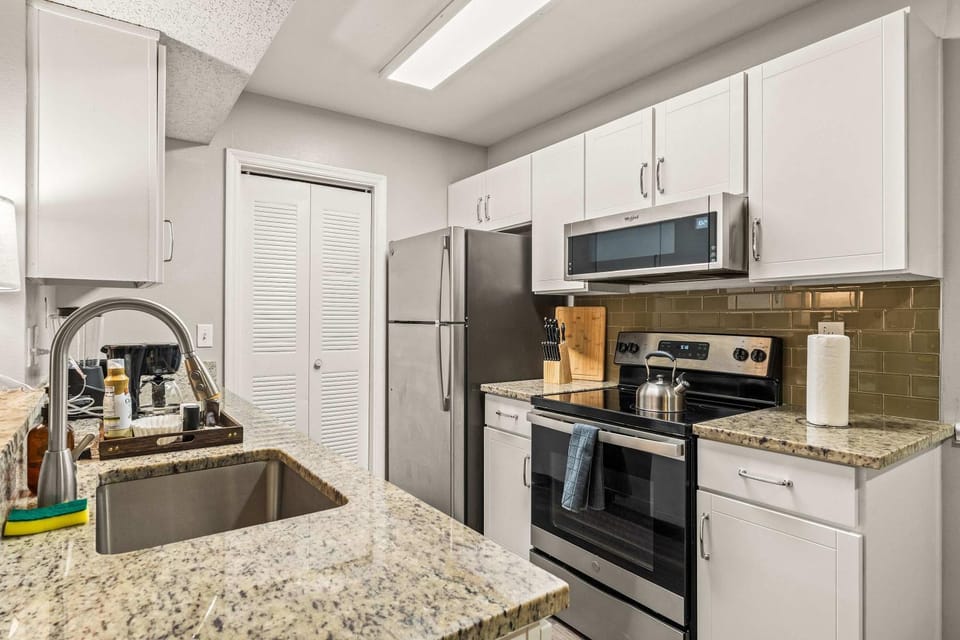 Solara Apartments Spacious 2BR Apartment Sleeps 6 Pet-Friendly Apartment in Orlando
