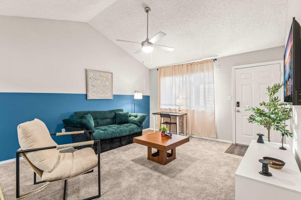 Solara Apartments Spacious 2BR Apartment Sleeps 6 Pet-Friendly Apartment in Orlando
