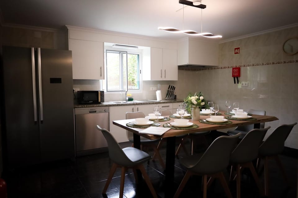 Kitchen or kitchenette, Dining area, stove