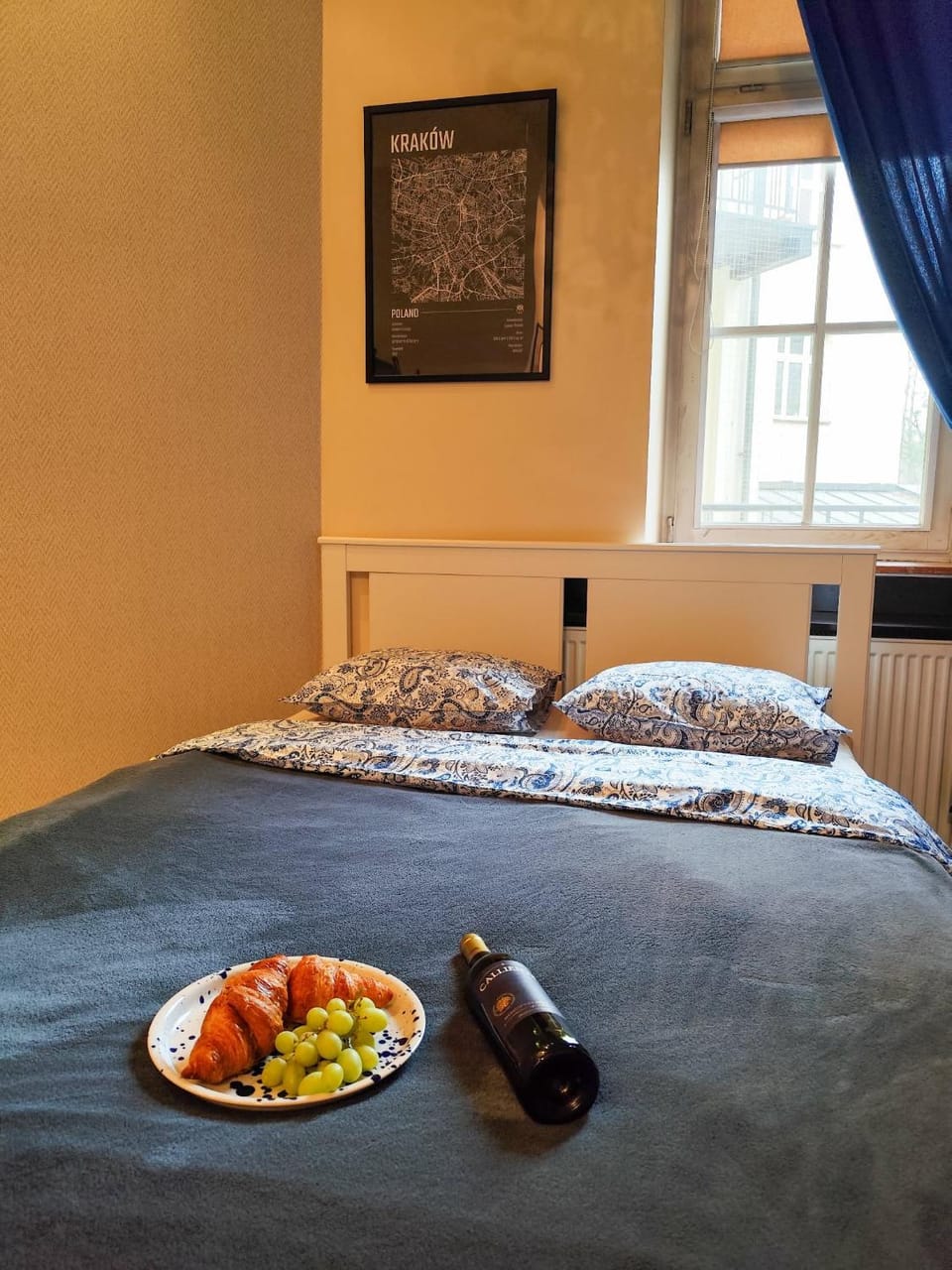 Bed, Photo of the whole room