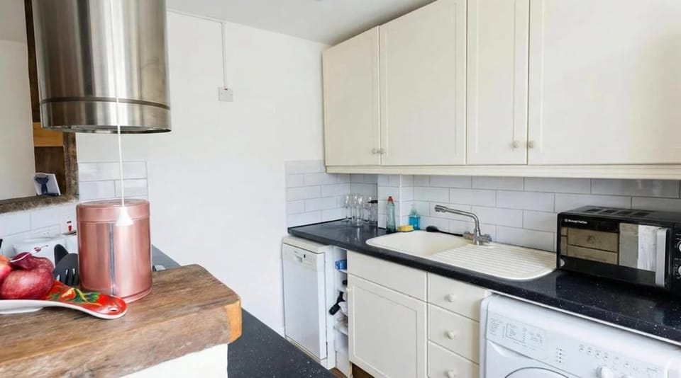 Homely 2BR Flat Near Shoreditch & Old Street Apartment in London Borough of Islington