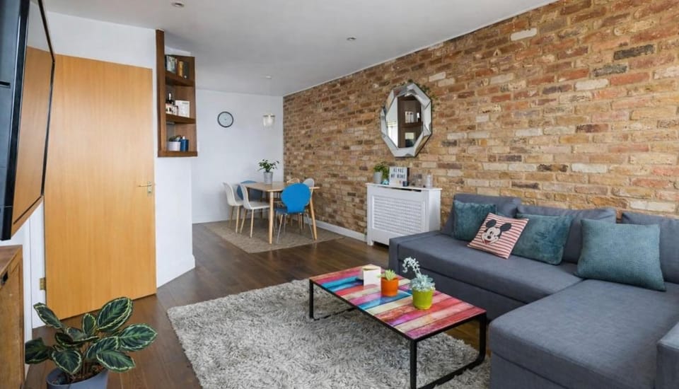 Homely 2BR Flat Near Shoreditch & Old Street Apartment in London Borough of Islington