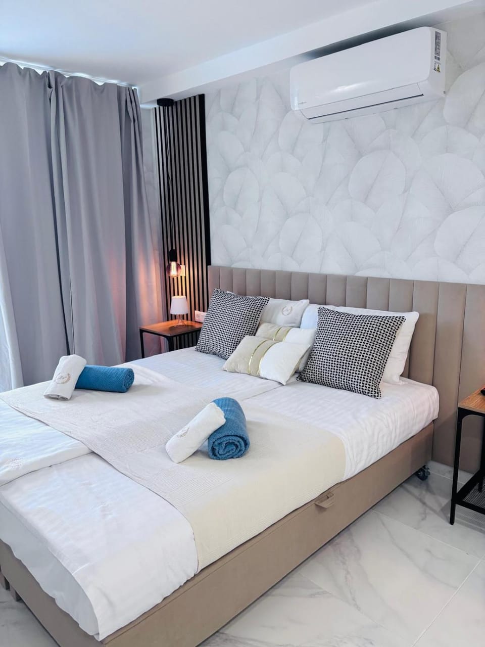 Bed, Living room, Other, air conditioner
