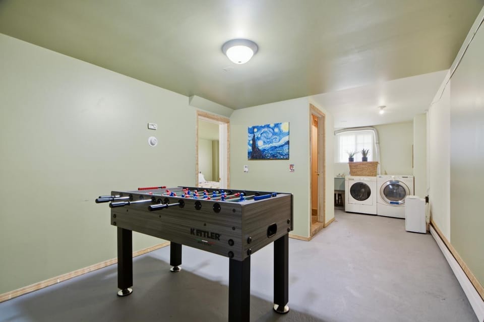 Serene MidCentury Gem 5BR Madison Park & World Cup House in Seattle