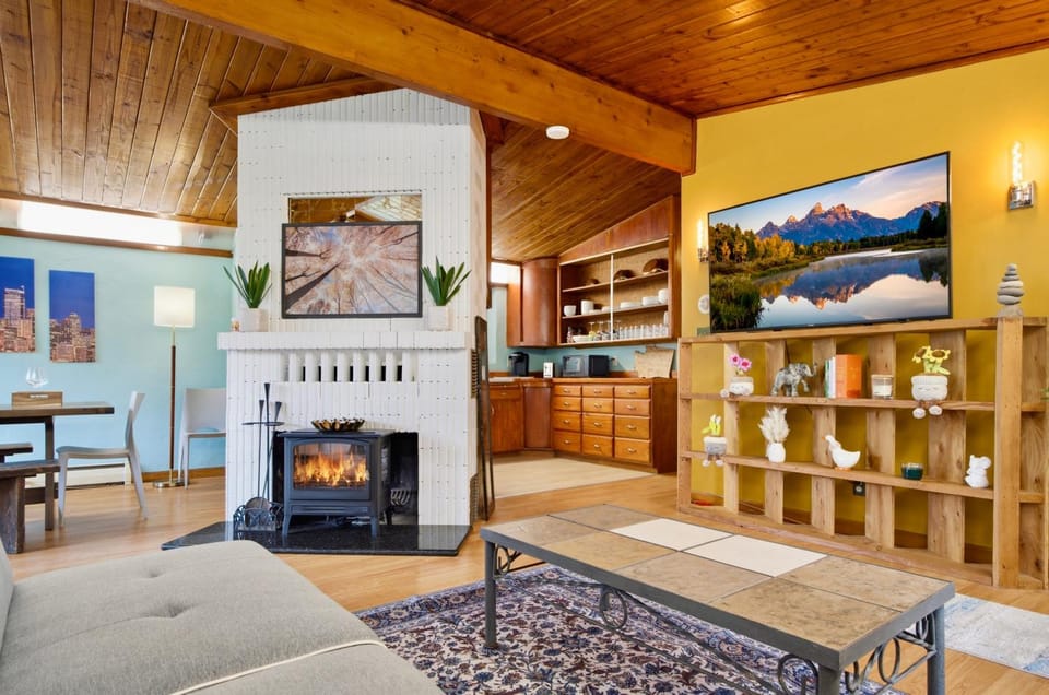 TV and multimedia, Kitchen or kitchenette, Living room
