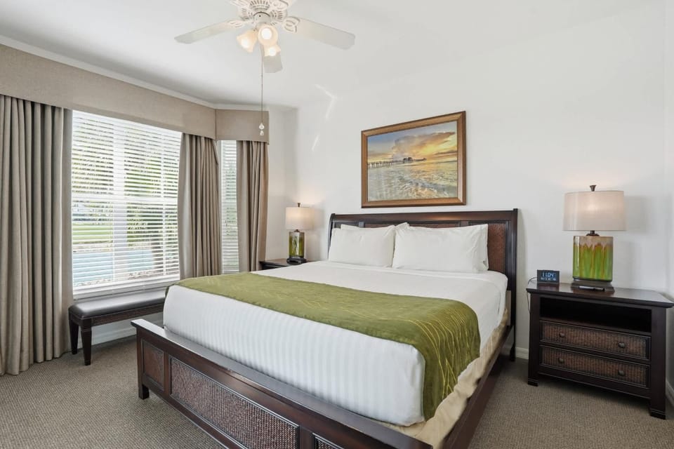 #916 - First Floor - Golf and Lake View -Sleeps 6 House in Lely Resort