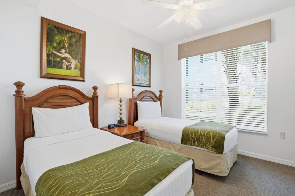 #916 - First Floor - Golf and Lake View -Sleeps 6 House in Lely Resort
