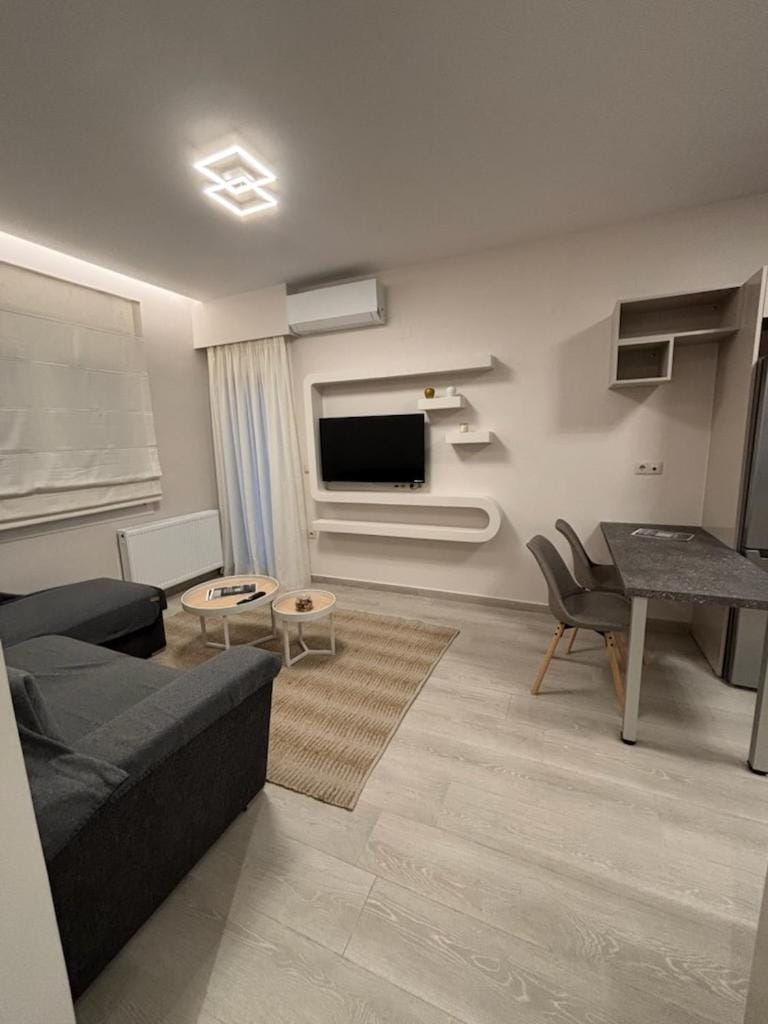 TV and multimedia, Living room, Seating area, air conditioner