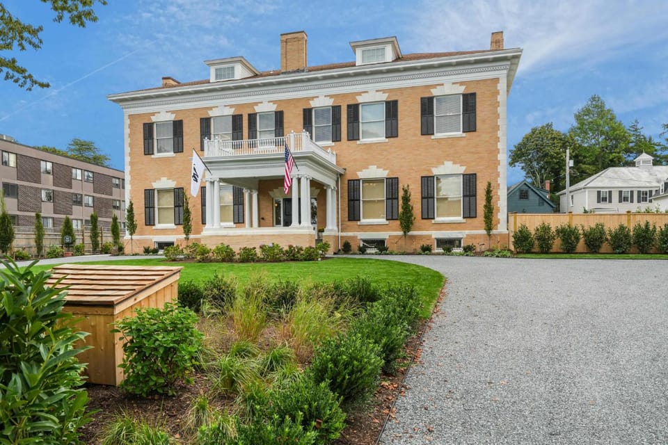 Luxury Bellevue Estate House in Newport